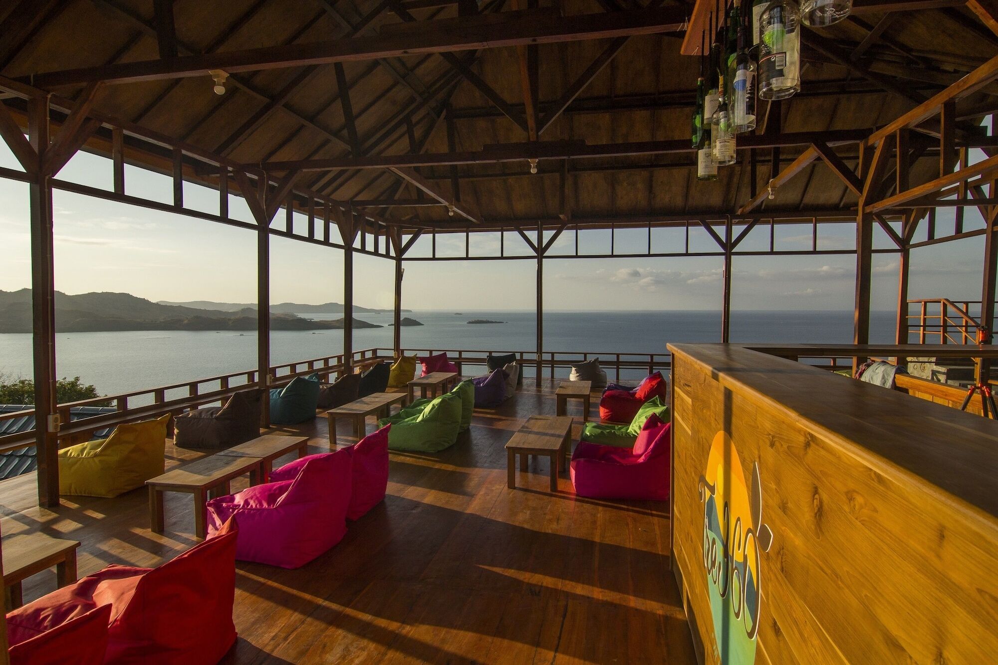 One Tree Hill - Hostel Labuan Bajo Exterior photo